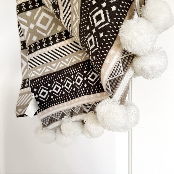 BNWOT Winter Scarves/ Wrap - Picture 2 of 4